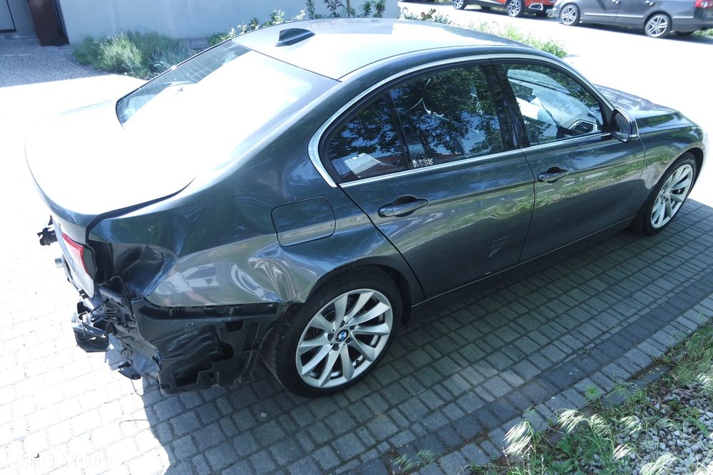 BMW Seria 3 318d Luxury Line - 12