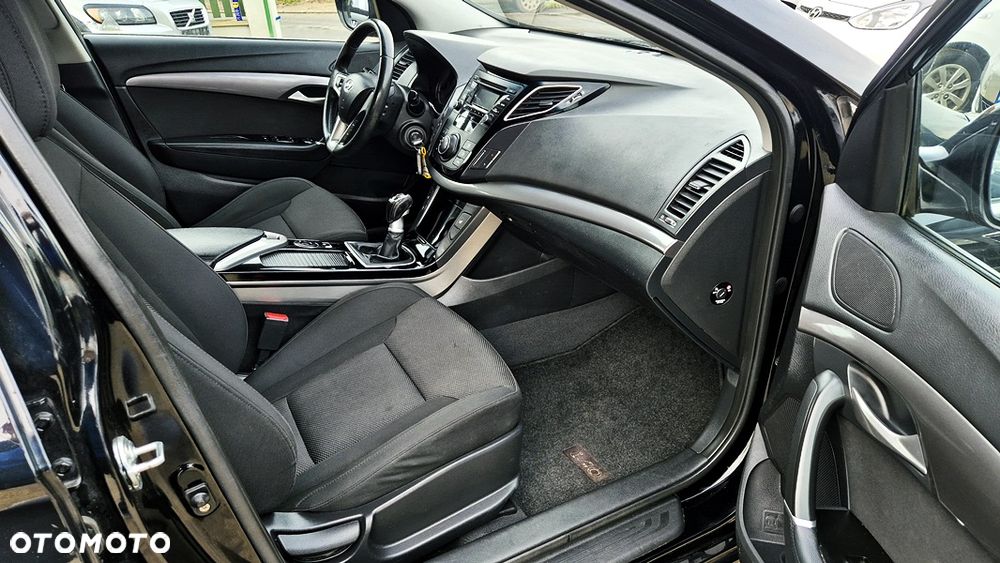 Hyundai i40 Kombi blue 1.6 Family+ - 36