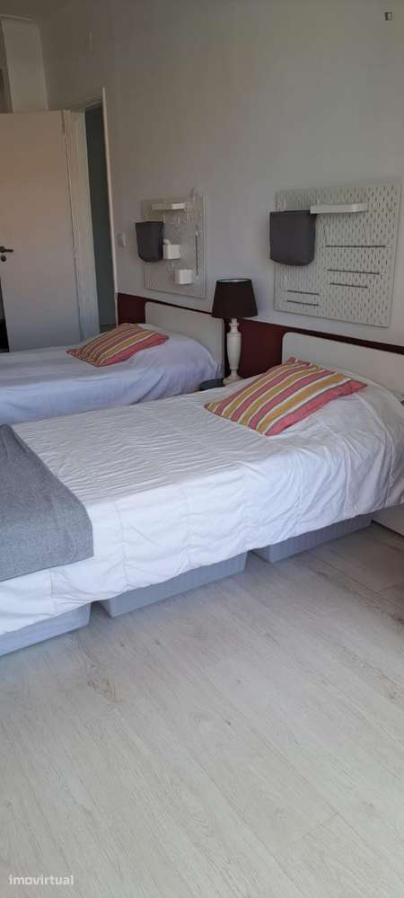 Quarto - localizado em Caparica Lisbon - Grande imagem: 3/7
