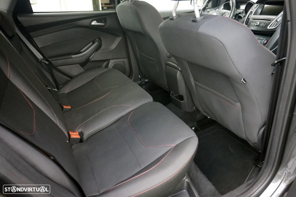 Ford Focus SW 1.0 EcoBoost S&S ST-LINE - 4