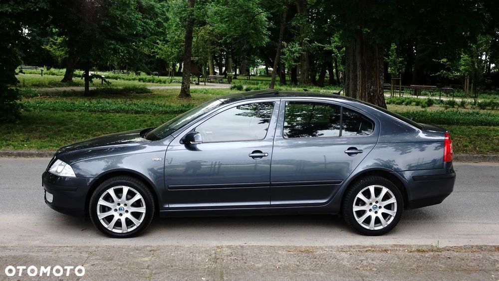 Skoda Octavia 2.0 FSI Automatik Laurin & Klement - 27