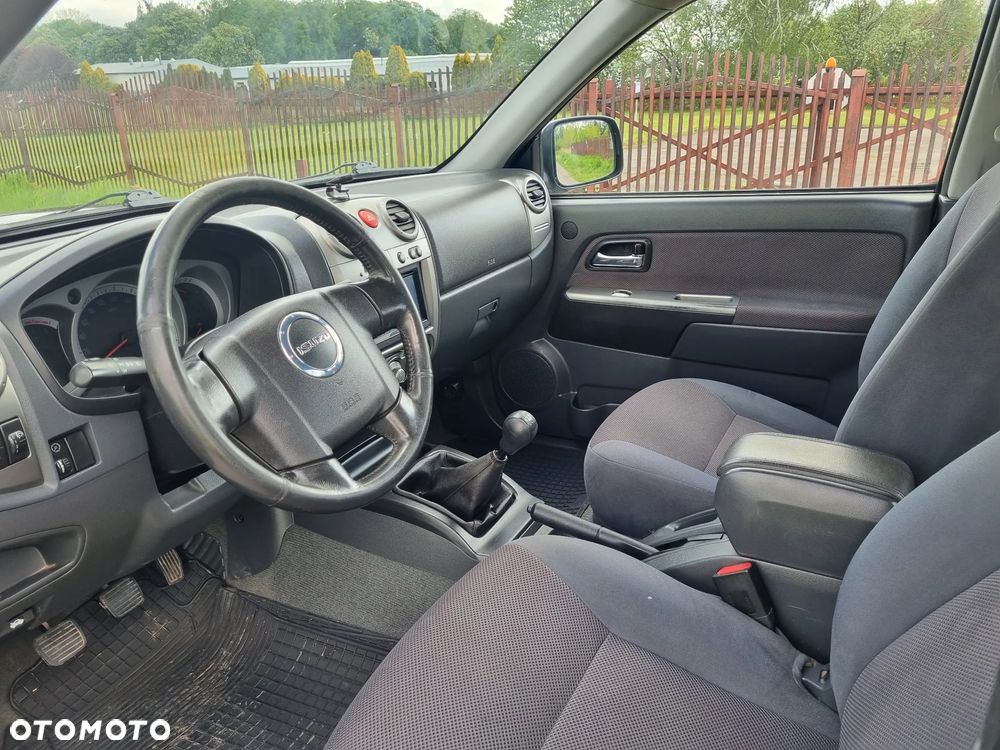 Isuzu D-Max 4x4 Space Cab Custom - 3