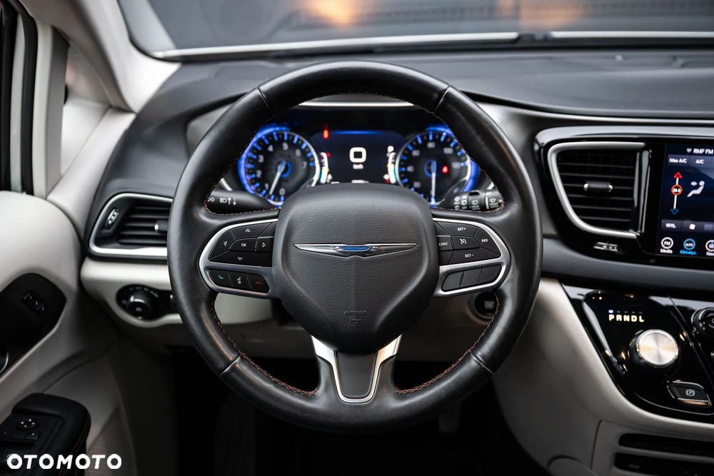 Chrysler Pacifica - 22