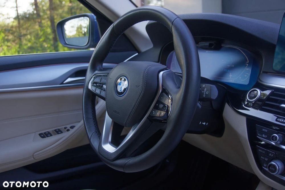 BMW Seria 5 530e xDrive - 15