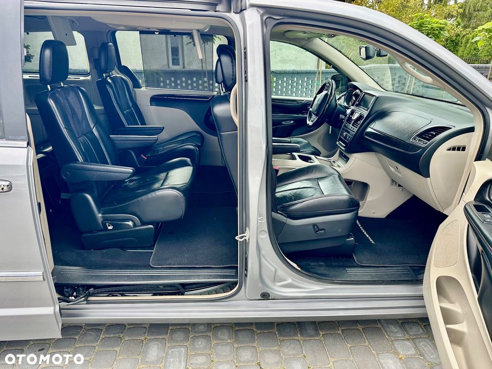 Chrysler Town & Country 3.6 Limited - 7