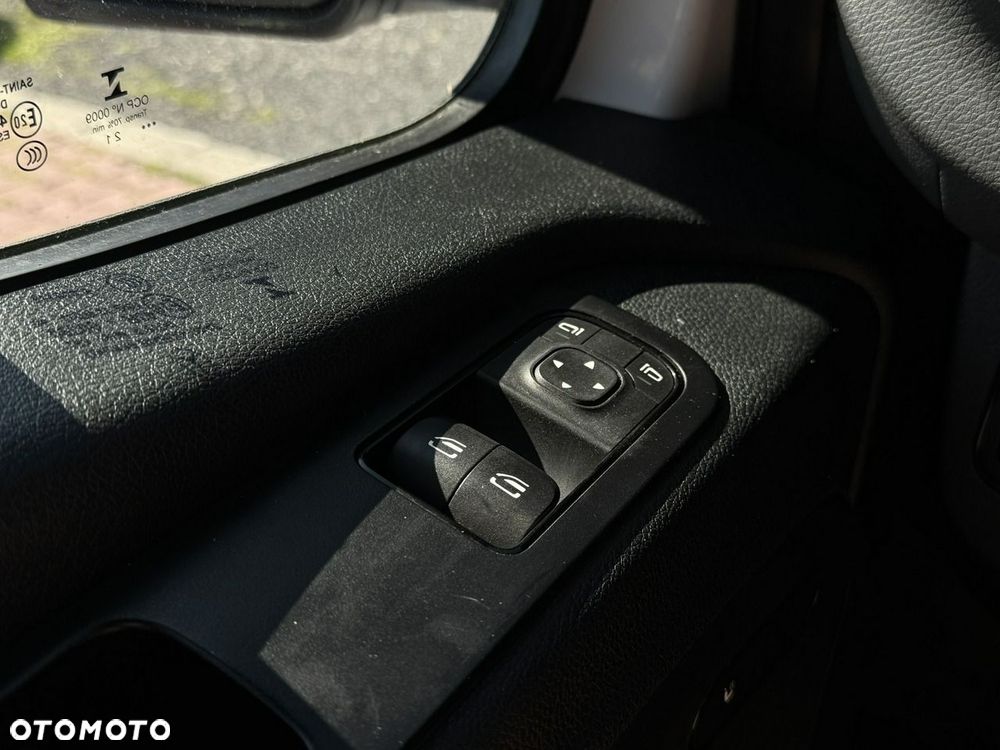 Mercedes-Benz Sprinter - 28