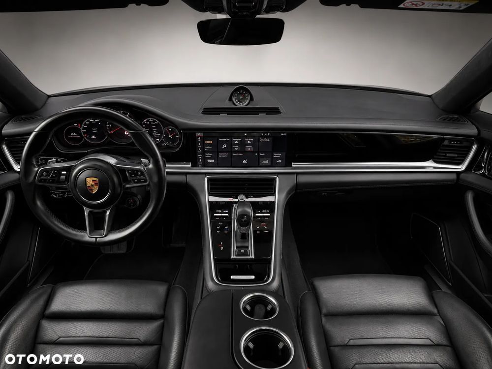 Porsche Panamera 4 - 8