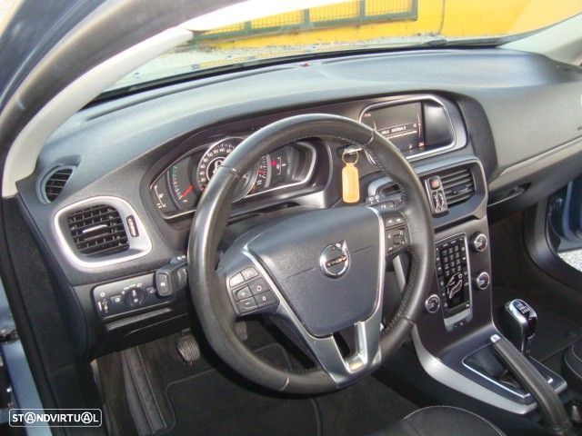Volvo V40 2.0 D3 R-Design Momentum - 39