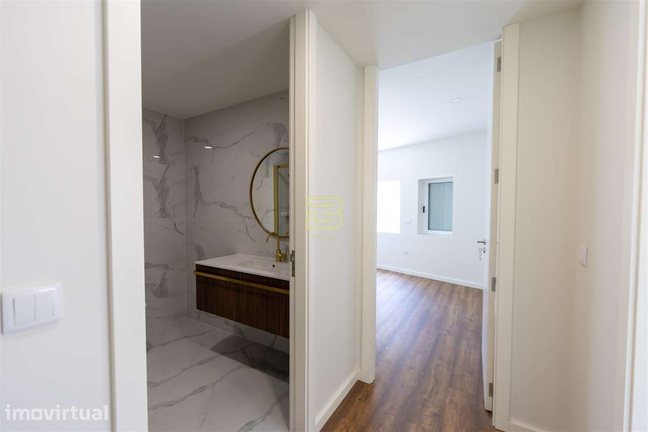 APARTAMENTO T2 totalmente RENOVADO, cozinha em OPEN SPACE, 2 Lugares d - Grande imagem: 5/23