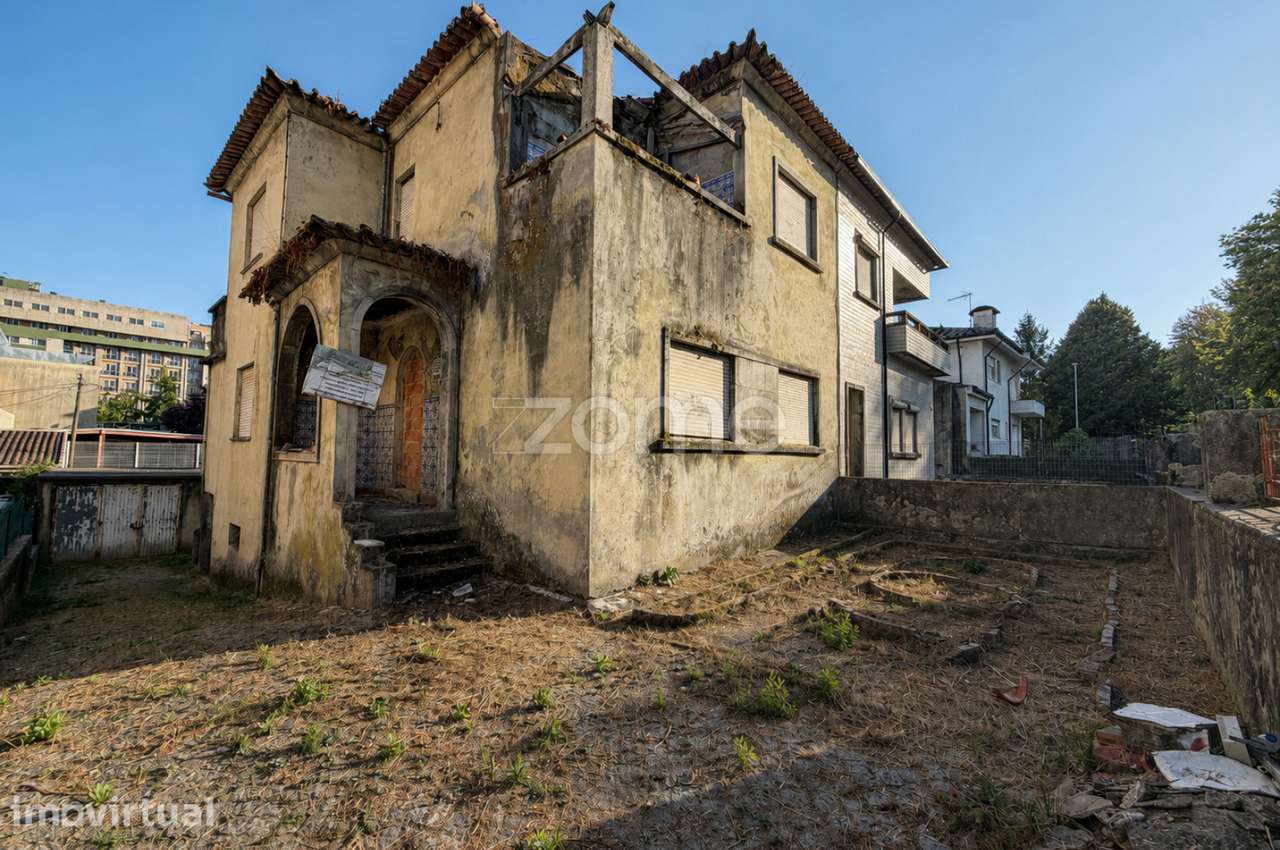 Moradia T4 para Reabilitação | Centro de Famalicão - Grande imagem: 4/21