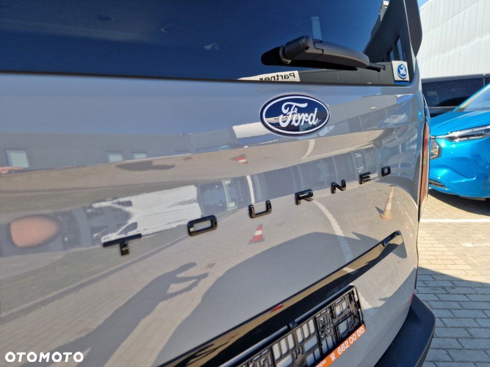Ford Tourneo Custom - 9