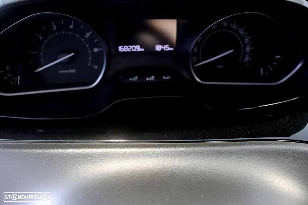 Peugeot 208 1.2 VTi SE Style - 3