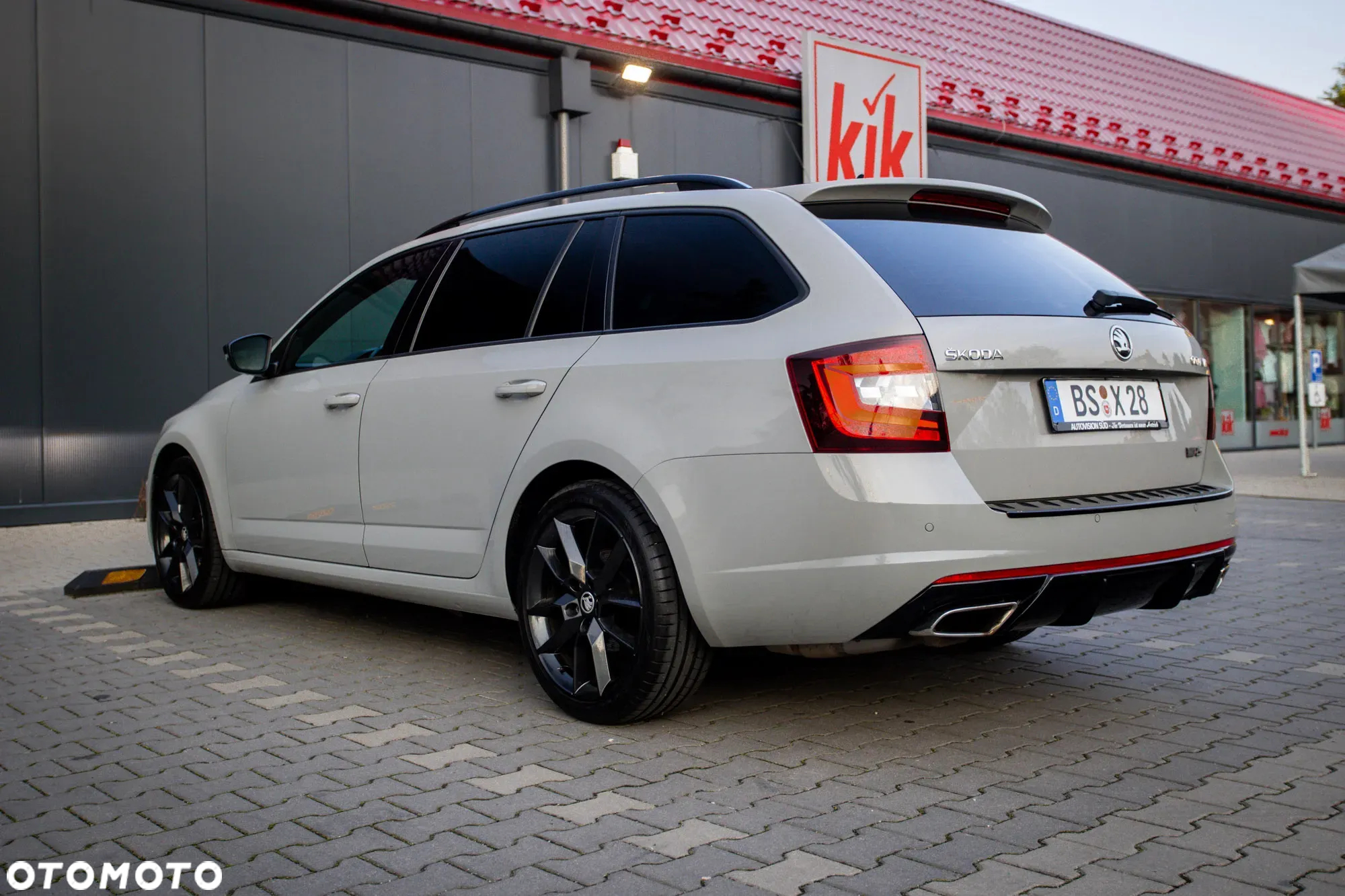 Skoda Octavia Combi 2.0 TDI RS - 13