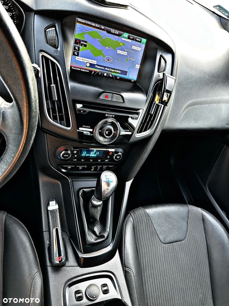 Ford Focus 1.6 EcoBoost Titanium - 24