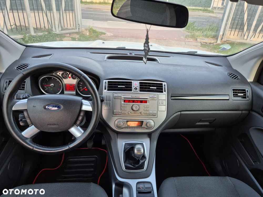 Ford Kuga 2.0 TDCi 2x4 Titanium - 6