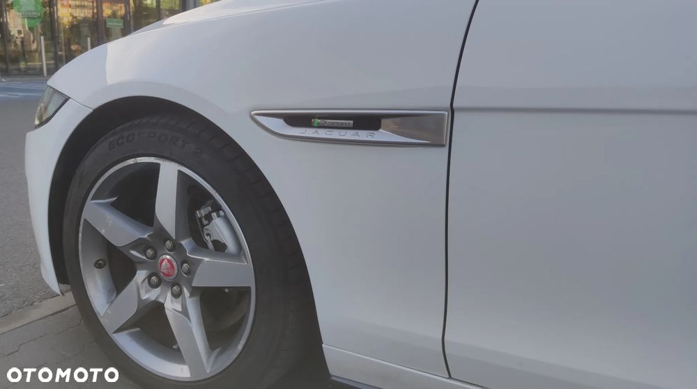 Jaguar XE 20d R-Sport - 14