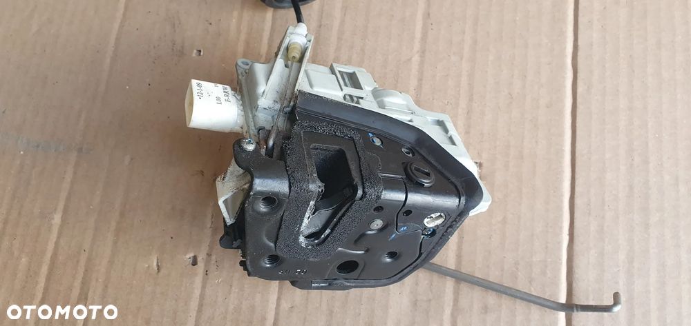 Zamek prawy tył tylny prawy Audi A8 D3 4E0839016H - 3