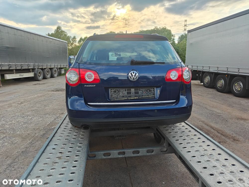 Volkswagen Passat 1.6 FSI Comfortline - 4
