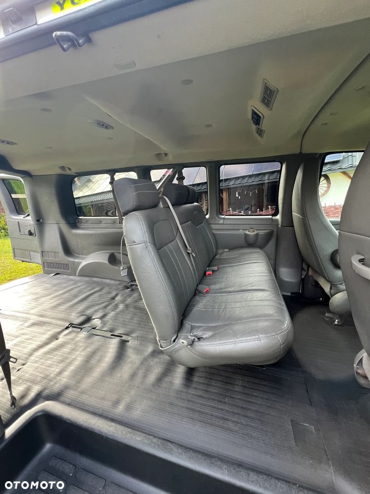 Chevrolet Express - 24