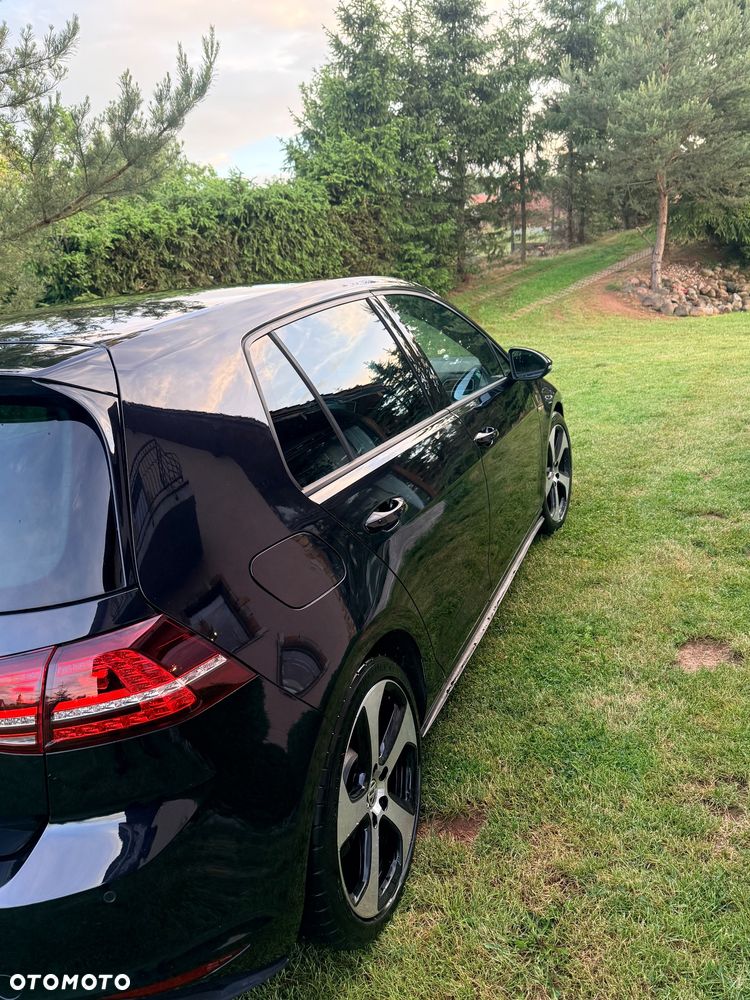 Volkswagen Golf - 8