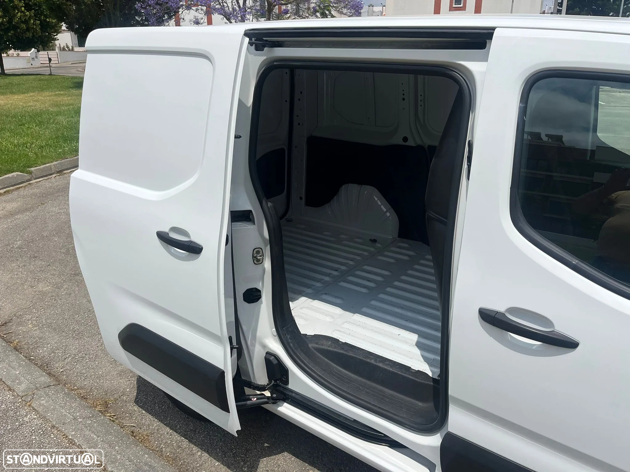 Opel COMBO 1.5 102cv 3 LUGARES - AC - IVA DEDUTÍVEL - 9