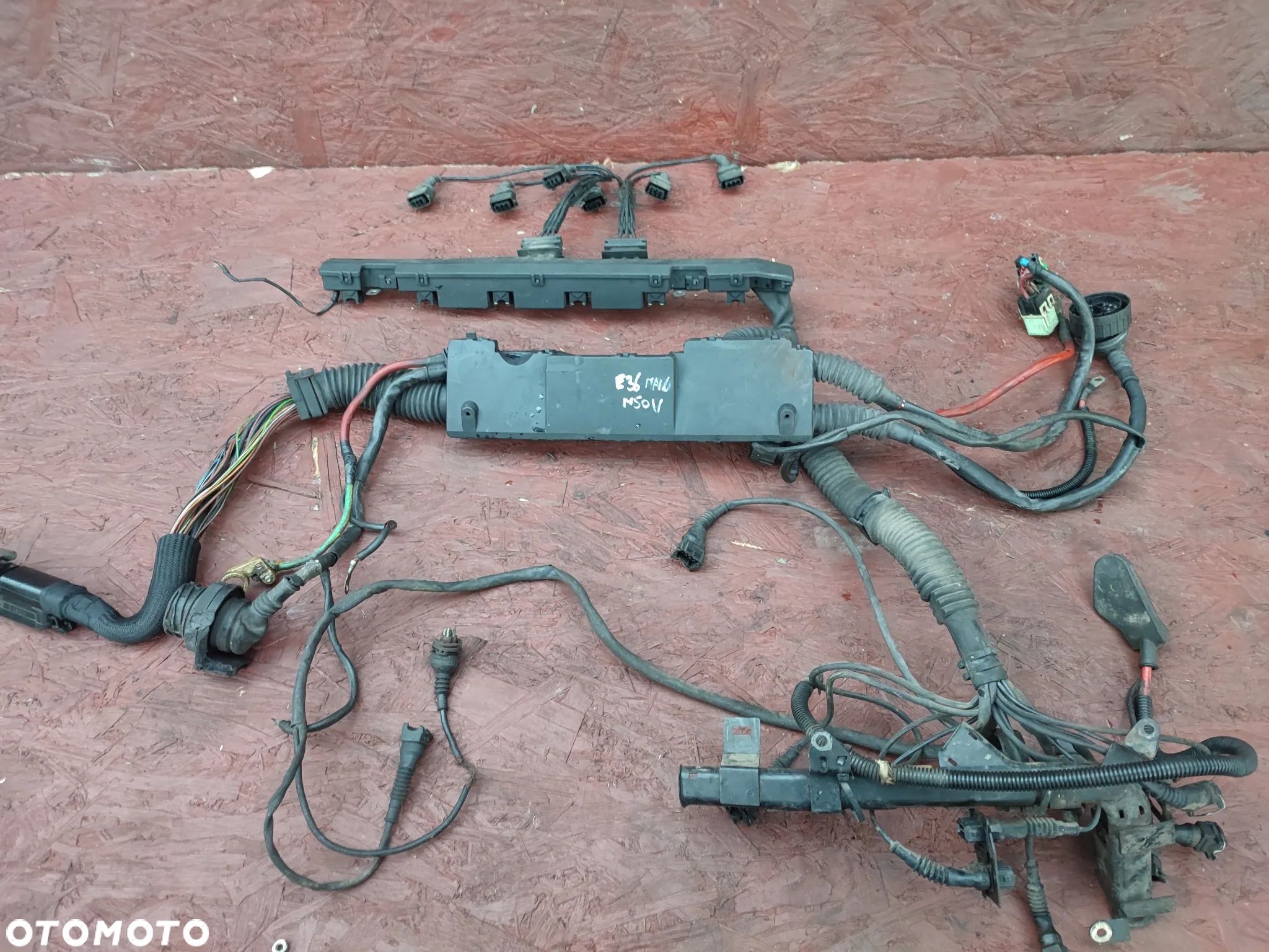 BMW E36 ORYGINALNA WIĄZKA SILNIKA DME DO STEROWNIKA BOSCH GAMY M50B20NV / M50B25NV MANUAL  EUROPA BEZ GAZU O NR. 12 51 1 732 246 / 12 51 1 732 675 /  12 51 1 737 287 OEM - 1