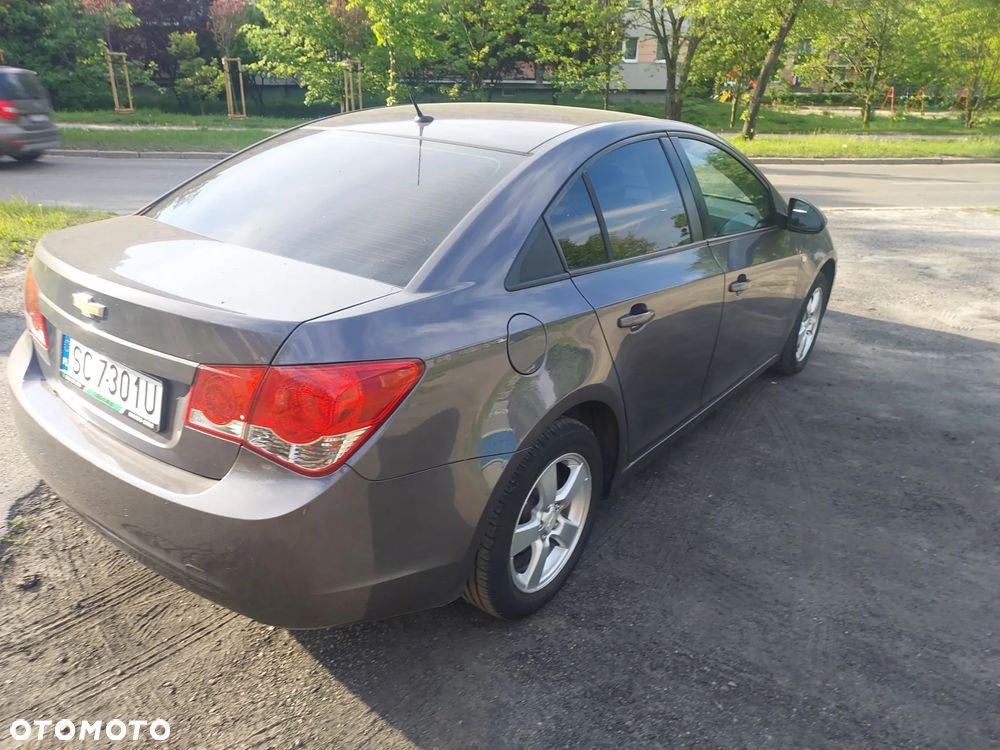 Chevrolet Cruze 1.6 Base - 4