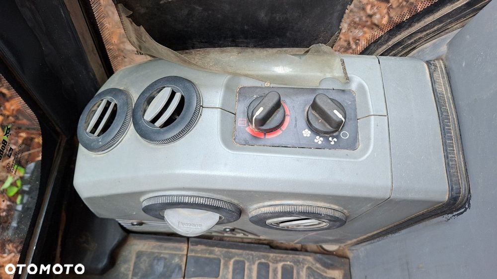 Bobcat E20 - 11
