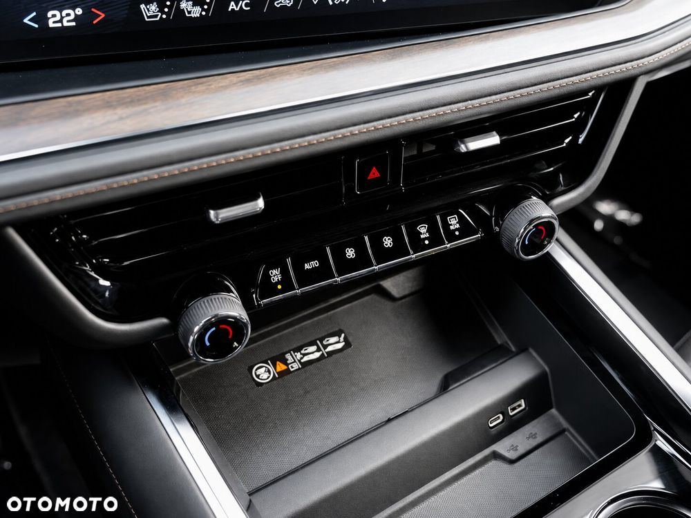 Chevrolet Suburban - 22