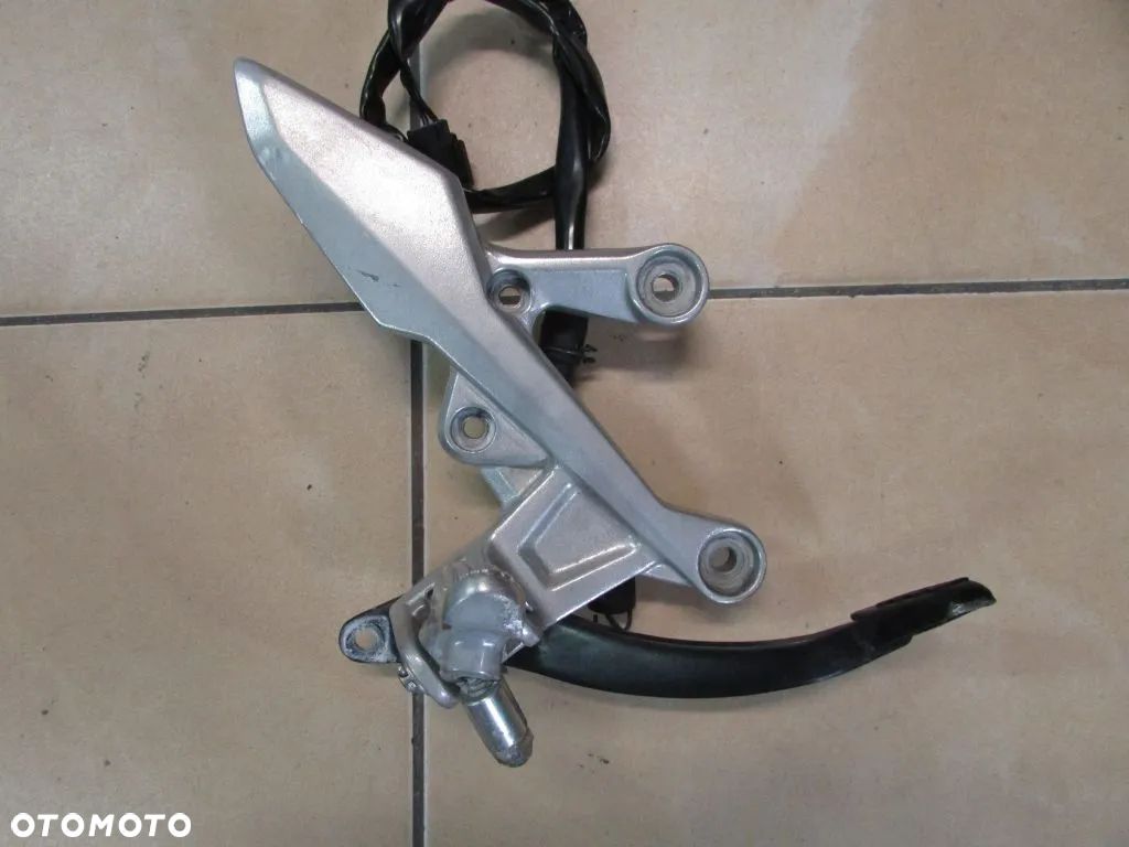 Honda Hornet CB 750 RH12 23+ podnóżek set kierowcy prawy - 1