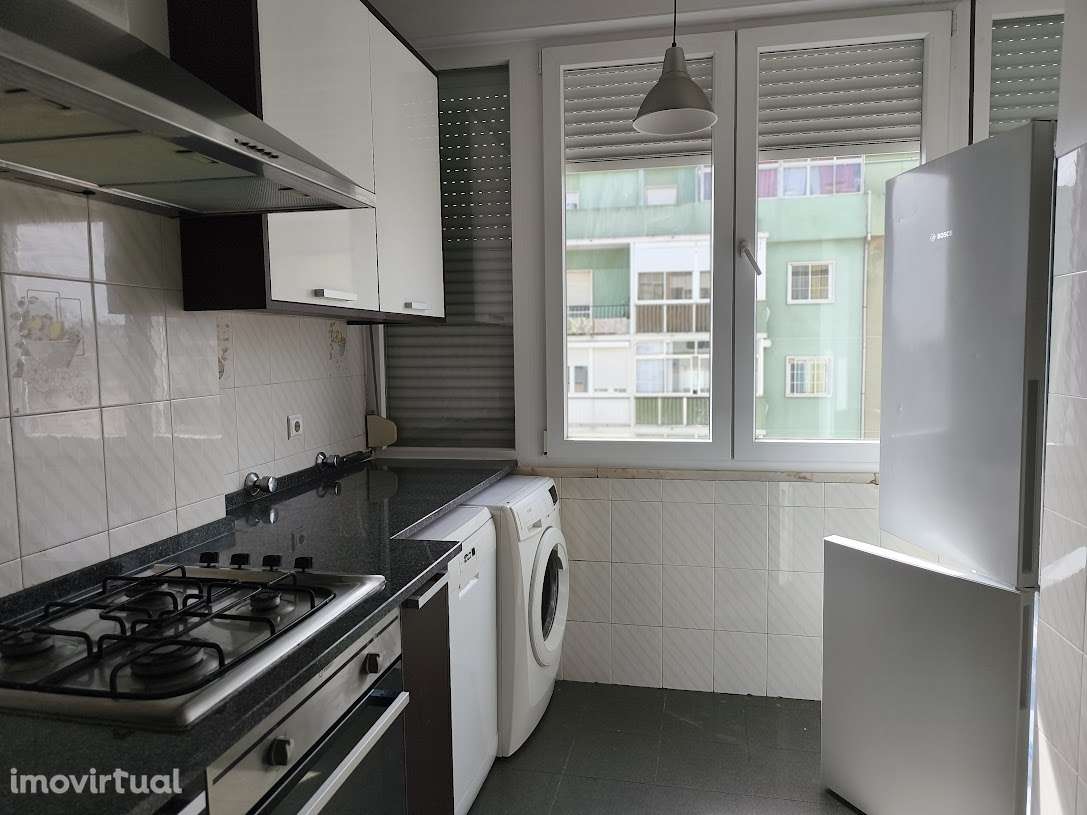 T2 com varanda e elevador em Mina de Água, Lisboa - Grande imagem: 2/22