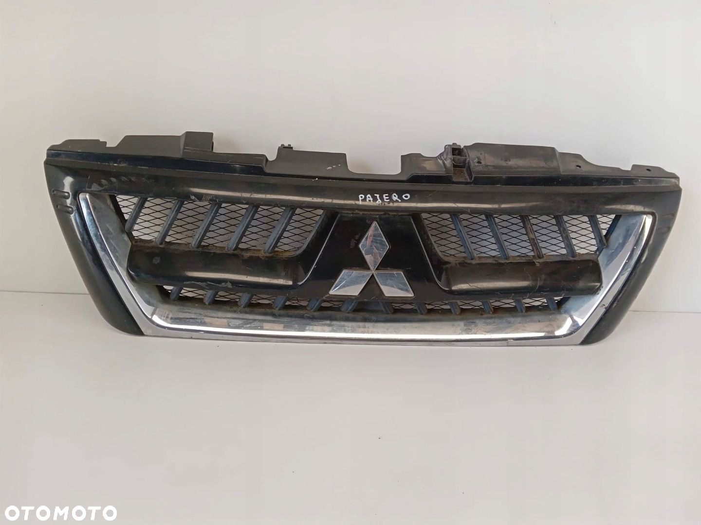 ATRAPA CHŁODNICY GRILL MITSUBISHI PAJERO - 1