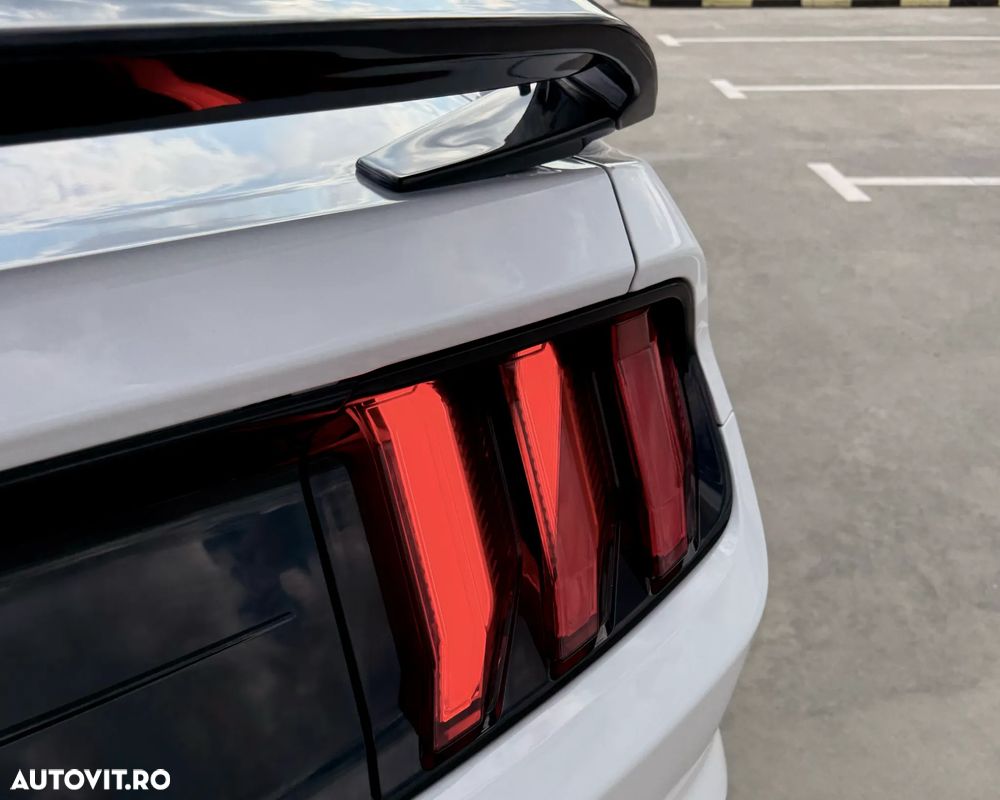 Ford Mustang - 8