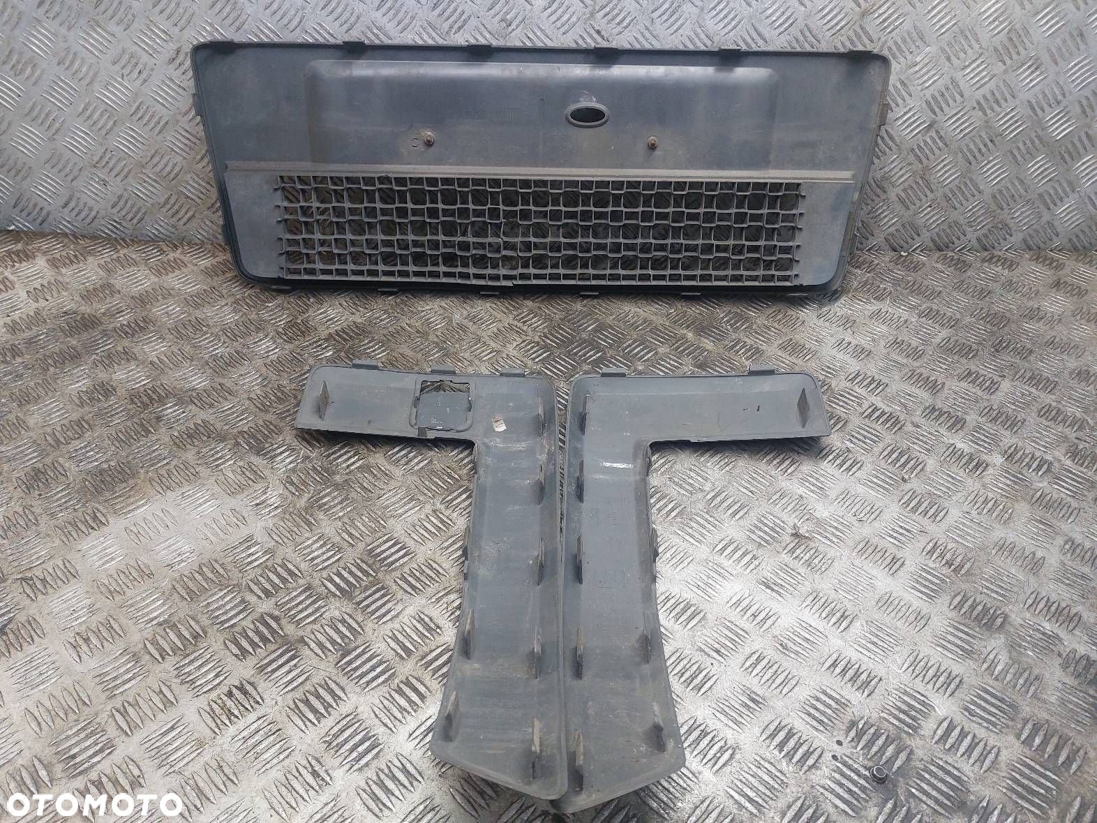 KRATKA ZDERZAKA ŚRODKOWA + LISTWY ZDERZAKA FUSION I LIFT - 6