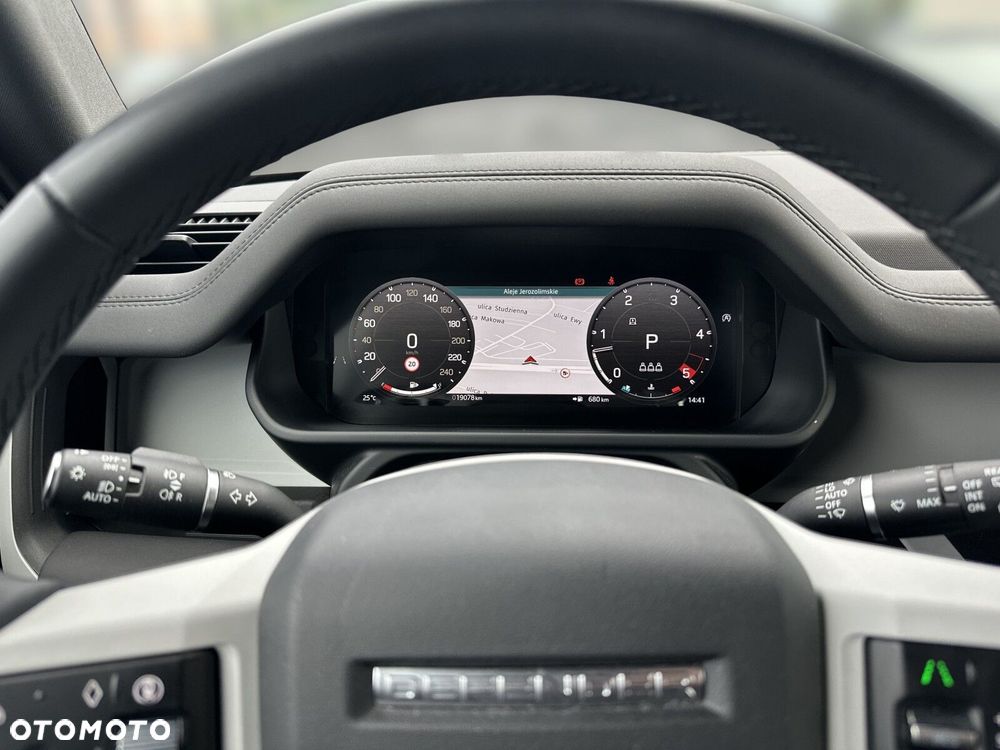 Land Rover Defender - 18