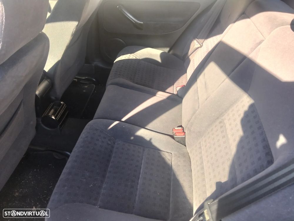 VW Golf 1.4i 25 Anos - 6