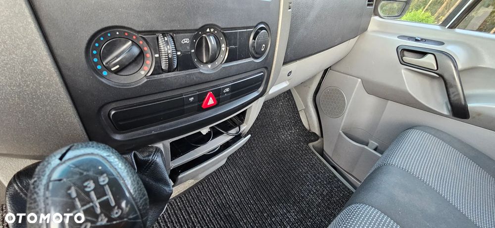 Mercedes-Benz Sprinter - 11