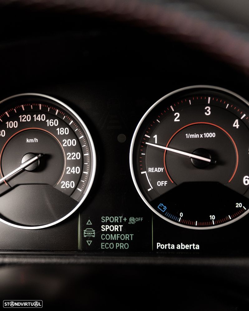 BMW 318 d xDrive Sport Line - 12