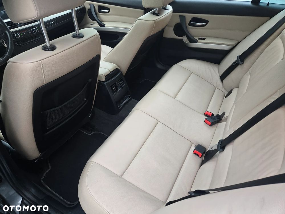 BMW Seria 3 320d xDrive DPF - 21
