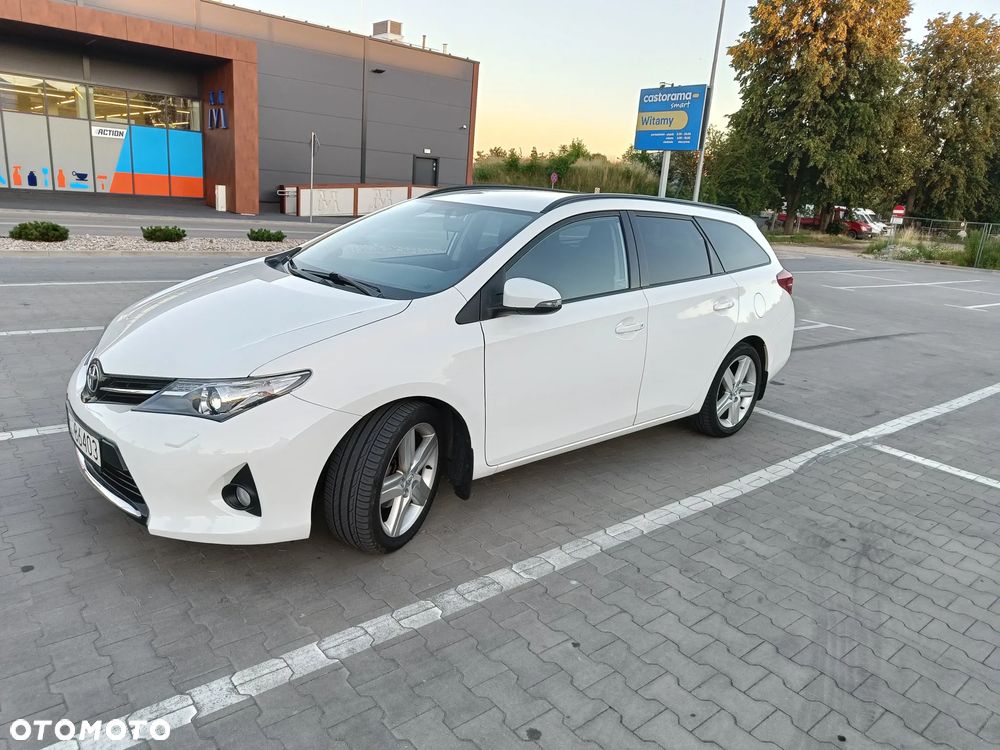 Toyota Auris 1.6 Valvematic Multidrive S Executive - 1