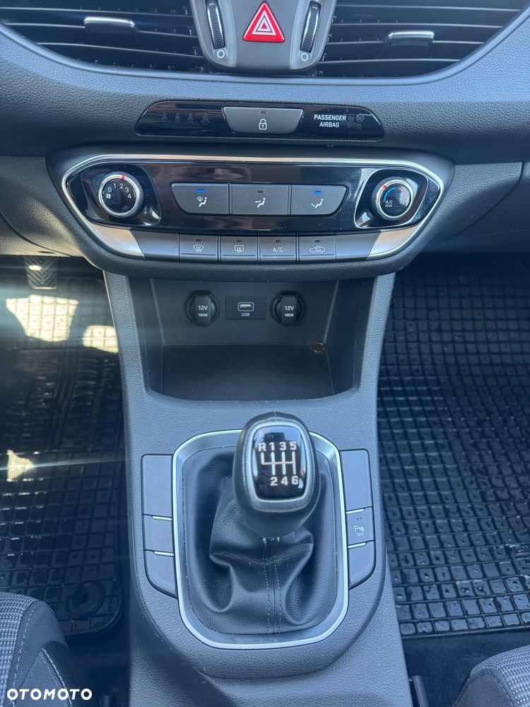 Hyundai i30 1.5 DPI Classic + - 13