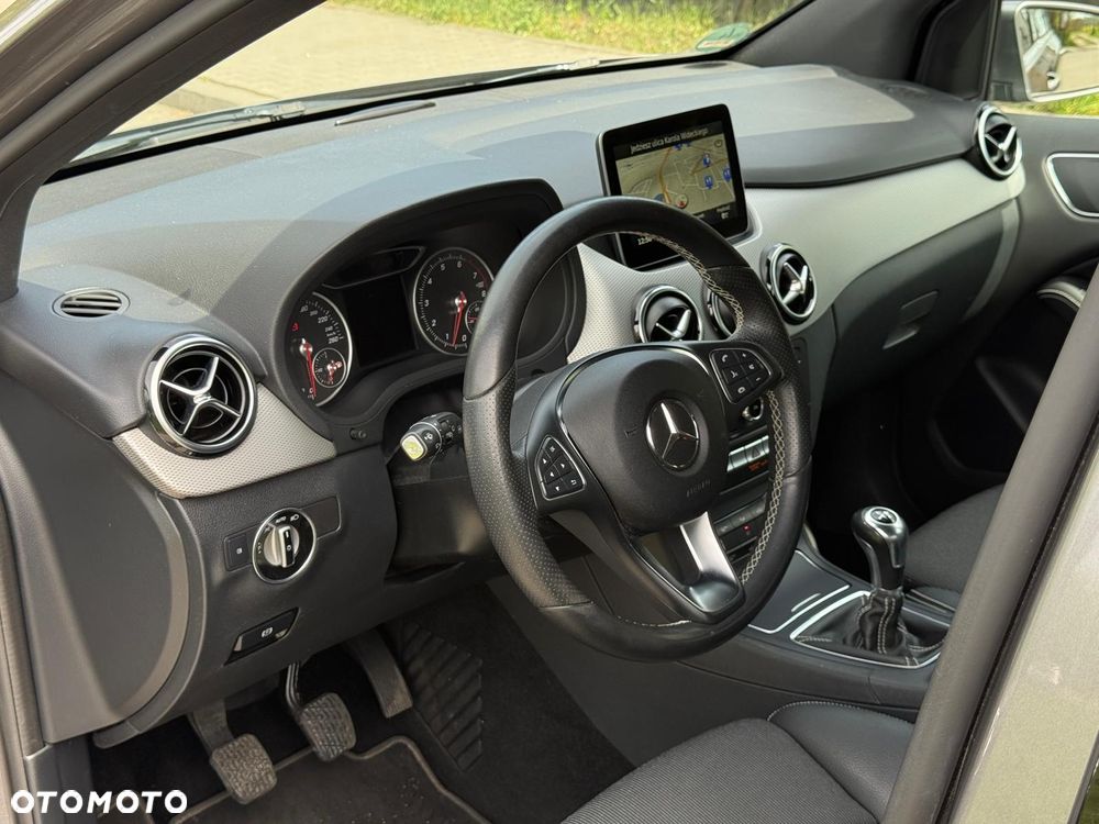 Mercedes-Benz Klasa B 180 BlueEFFICIENCY Edition Style - 16