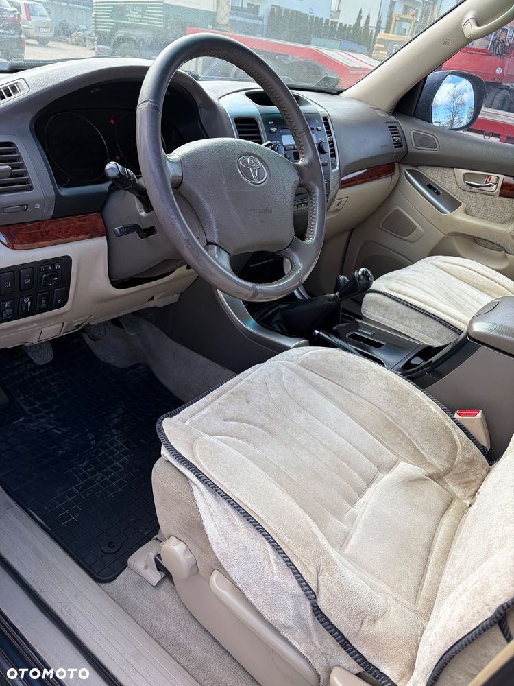 Toyota Land Cruiser - 7