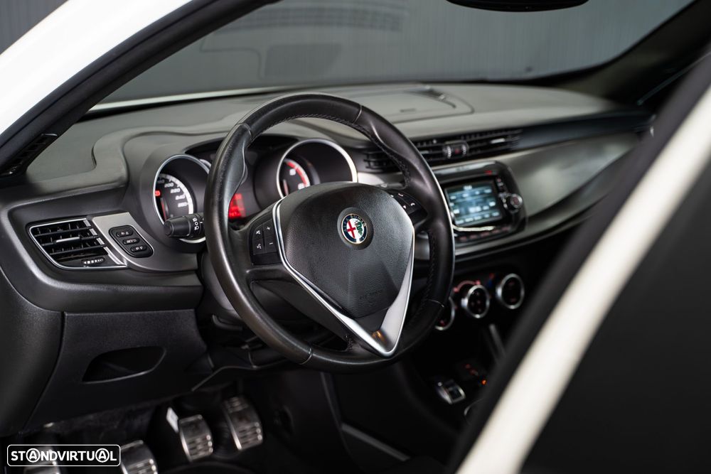 Alfa Romeo Giulietta 1.6 JTDm Exclusive - 20