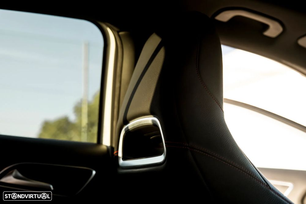 Mercedes-Benz GLA 200 (CDI) d 4Matic 7G-DCT AMG Line - 25