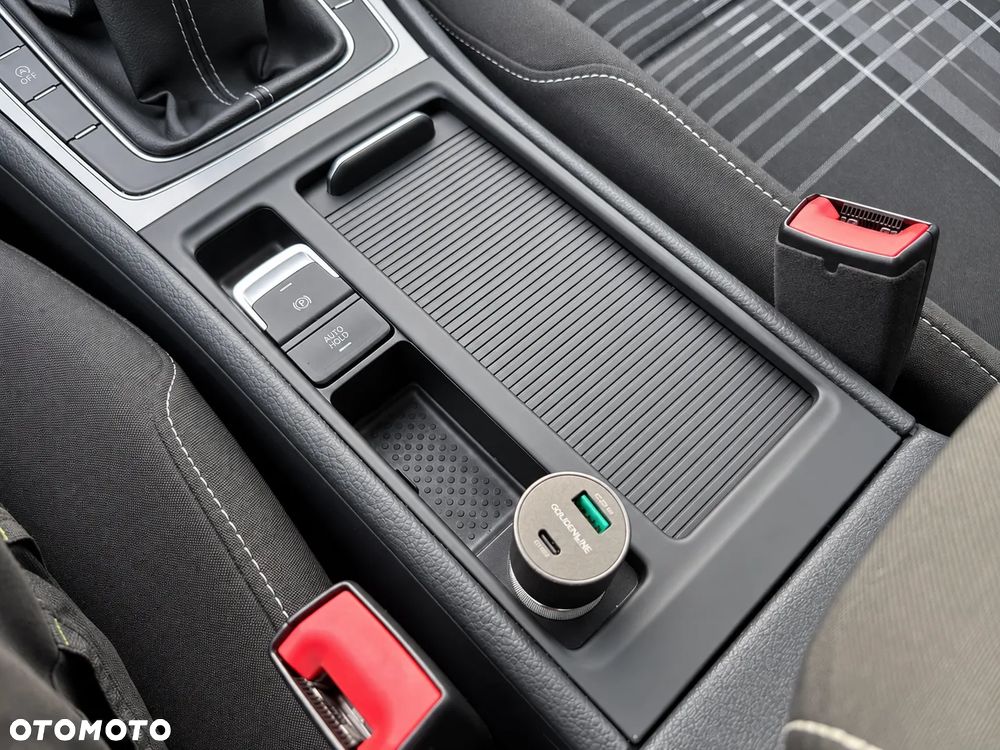 Volkswagen Golf - 32