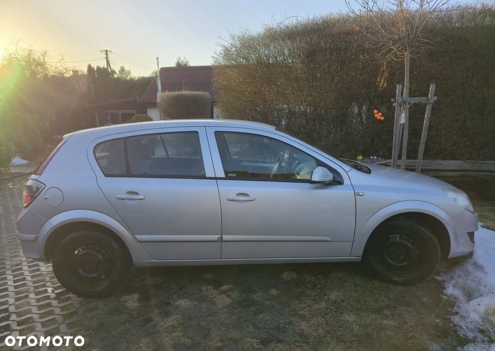 Opel Astra 1.6 Enjoy - 12