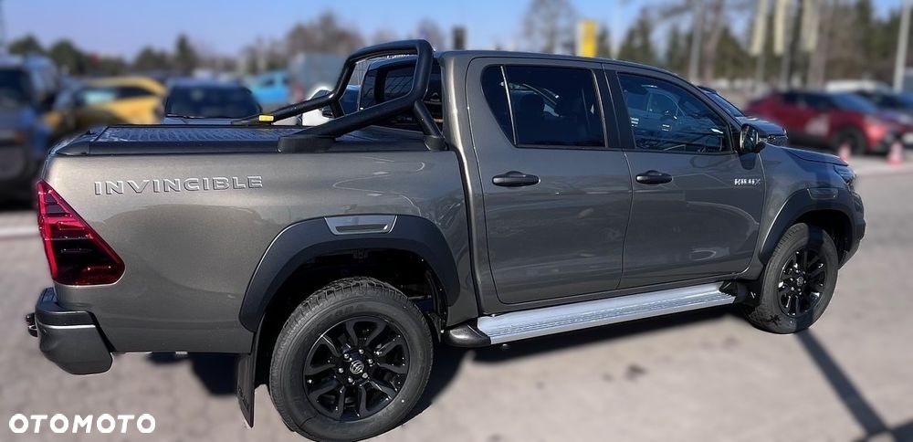 Toyota Hilux - 1