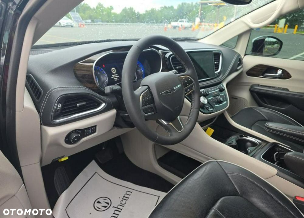 Chrysler Pacifica - 9