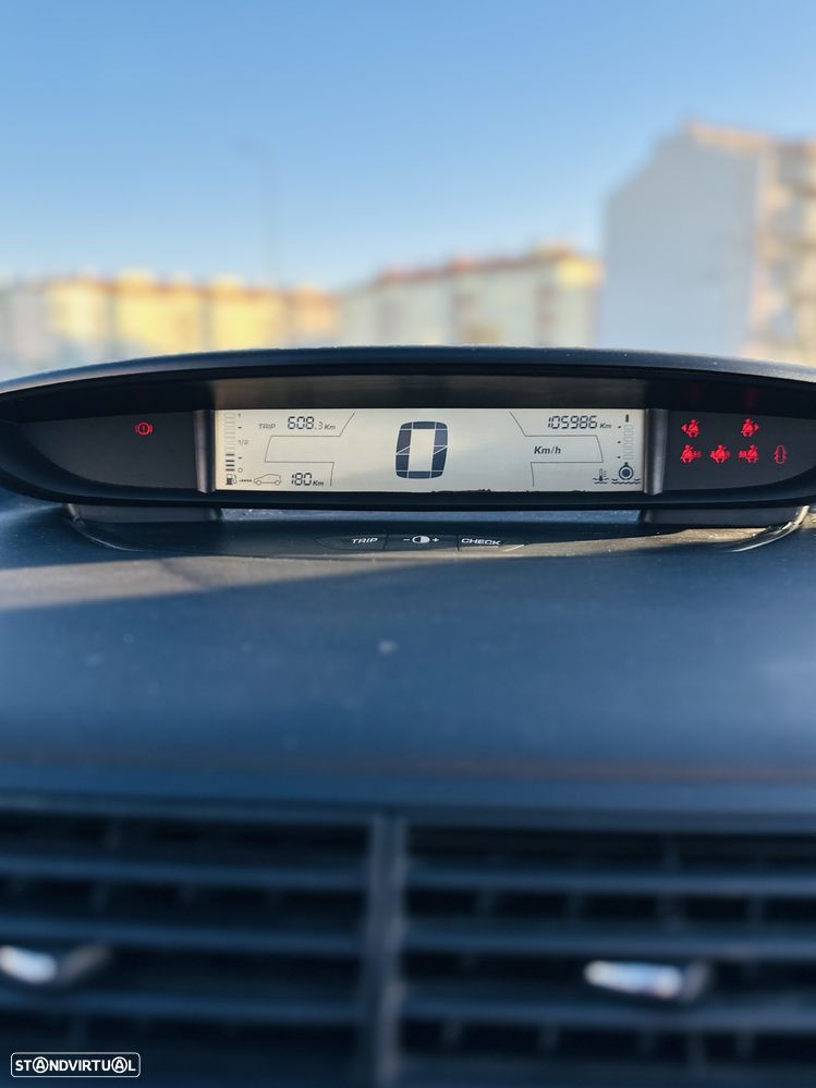 Citroën C4 1.4 16V SX - 17